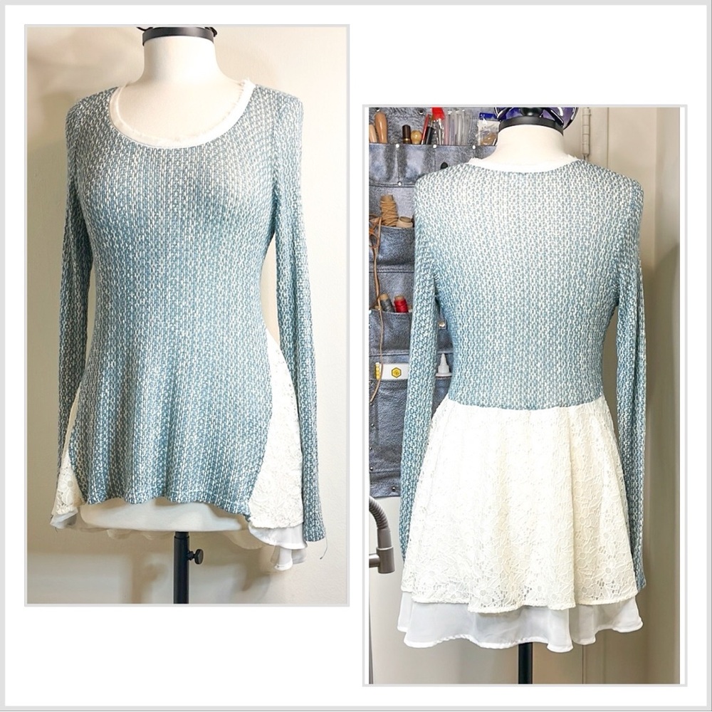💕Clu + Willoughby Light Blue and Cream Long Sleeved Knit and Lace Tunic Top💕